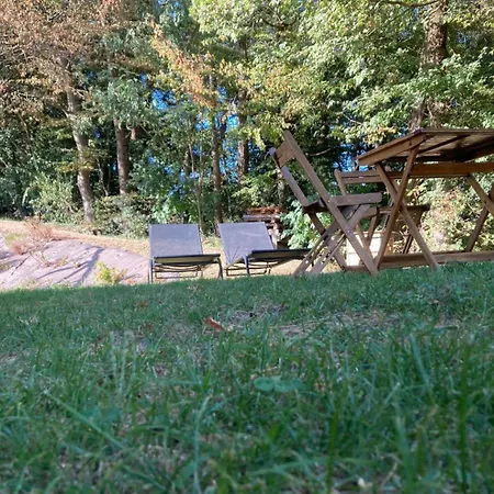 A L'oree Des Monts *